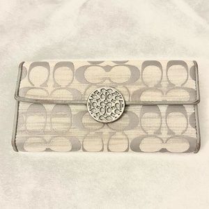 Coach Trifold Wallet ✨